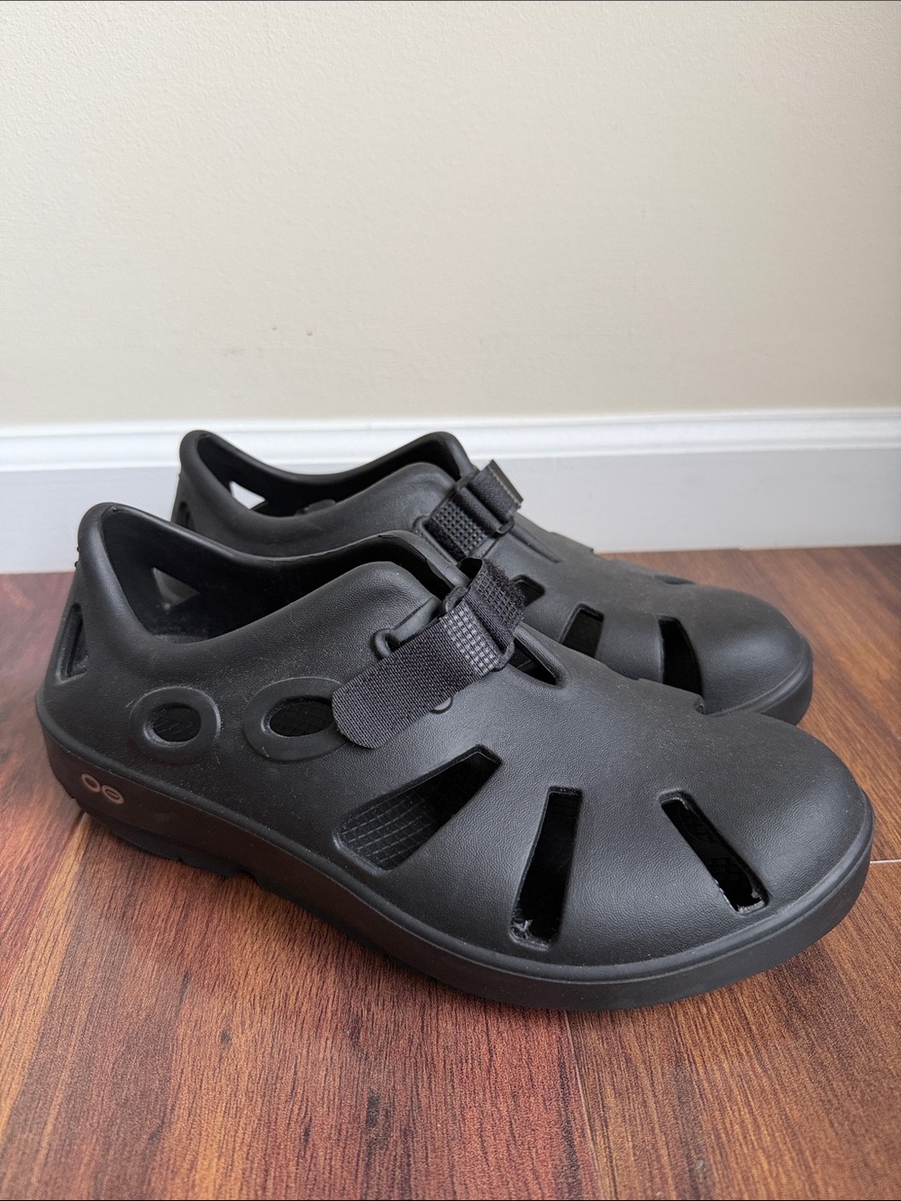 Oofos OOCandoo Fisherman Recovery Closed Toe Strap Sandals W7/M9